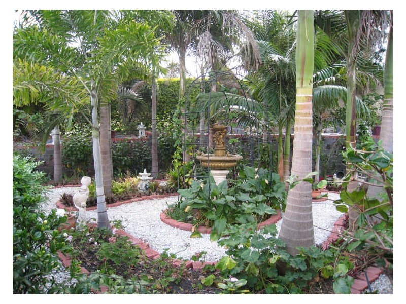 18 Trafalgar Street, Highland Park QLD 4211