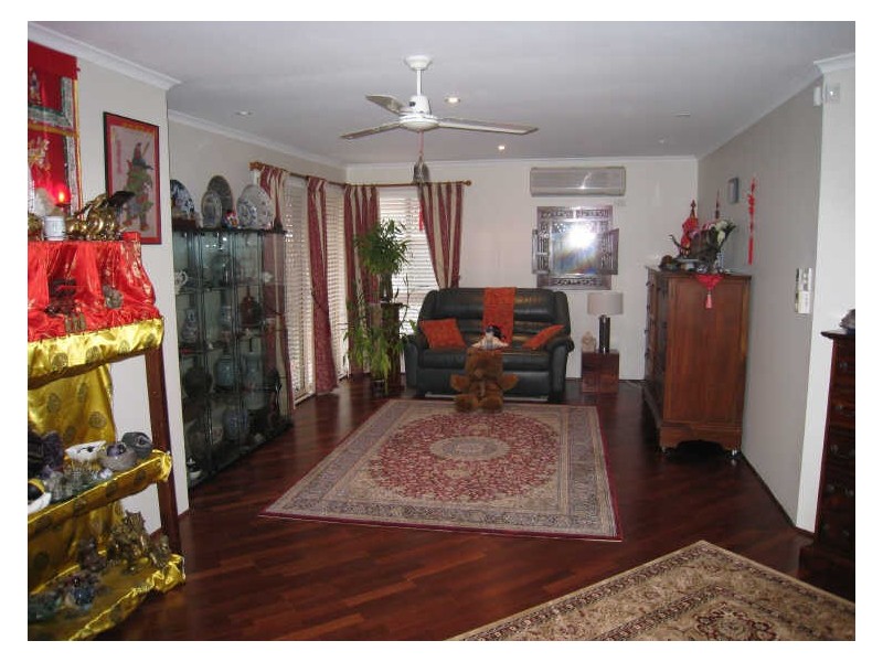 18 Trafalgar Street, Highland Park QLD 4211