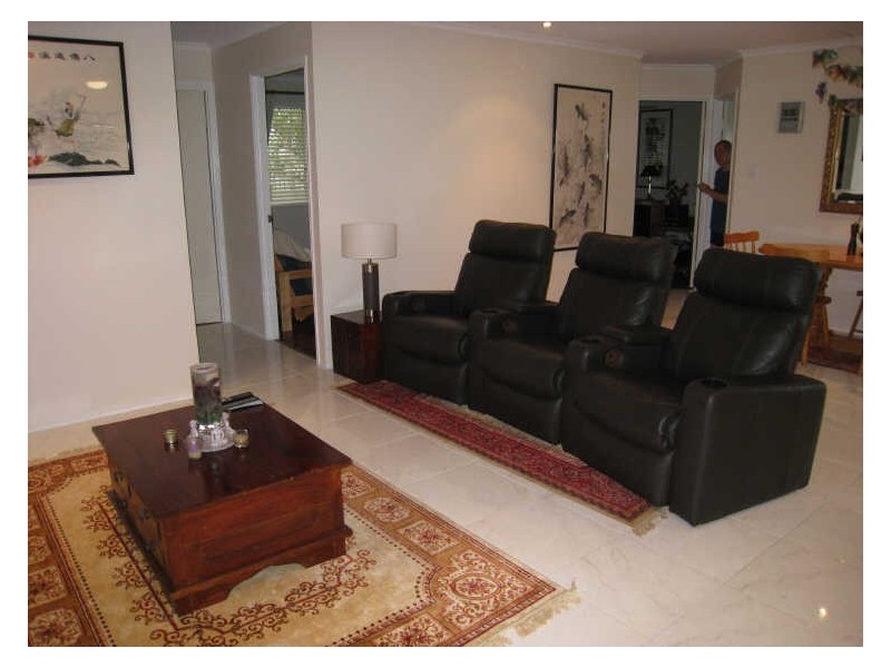 18 Trafalgar Street, Highland Park QLD 4211