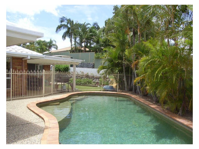 4 Perth Square, Highland Park QLD 4211