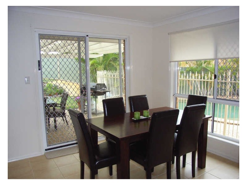 4 Perth Square, Highland Park QLD 4211
