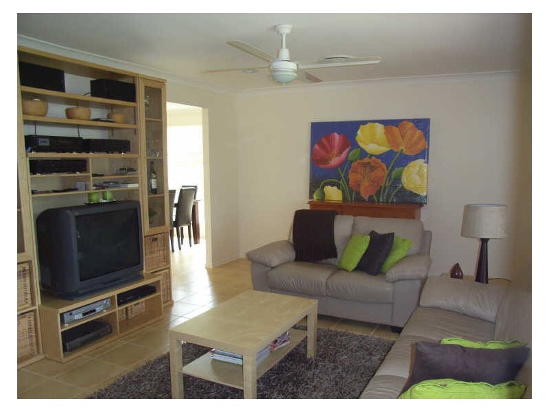 4 Perth Square, Highland Park QLD 4211