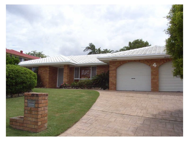 4 Perth Square, Highland Park QLD 4211