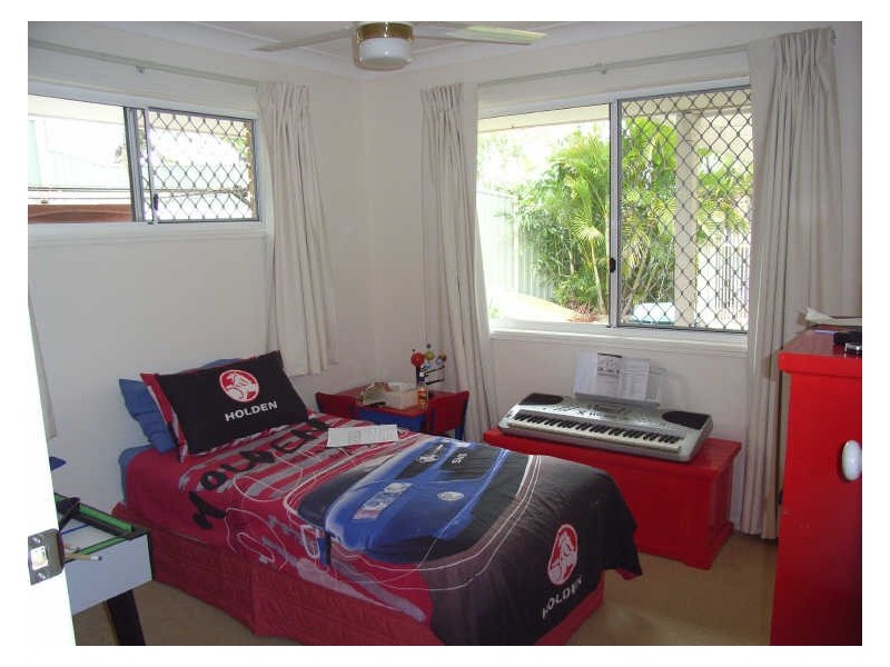 4 Perth Square, Highland Park QLD 4211