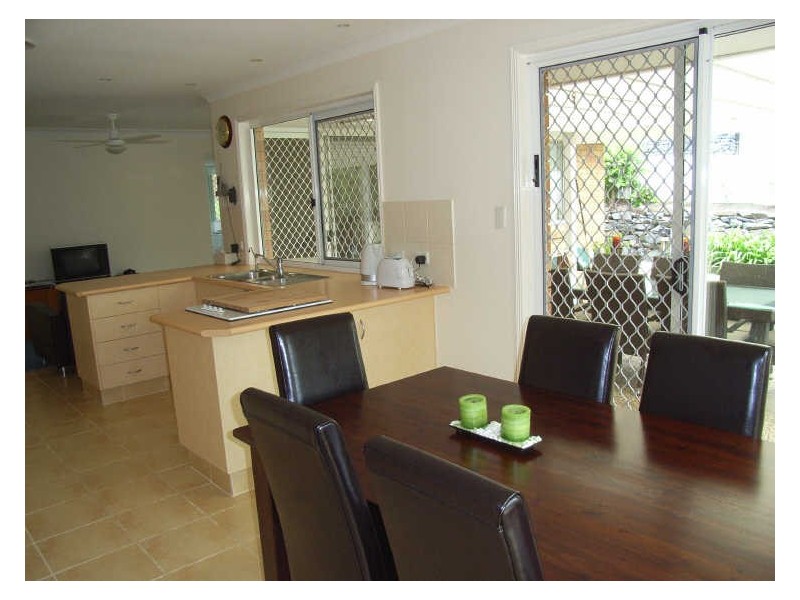 4 Perth Square, Highland Park QLD 4211