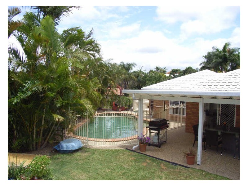 4 Perth Square, Highland Park QLD 4211