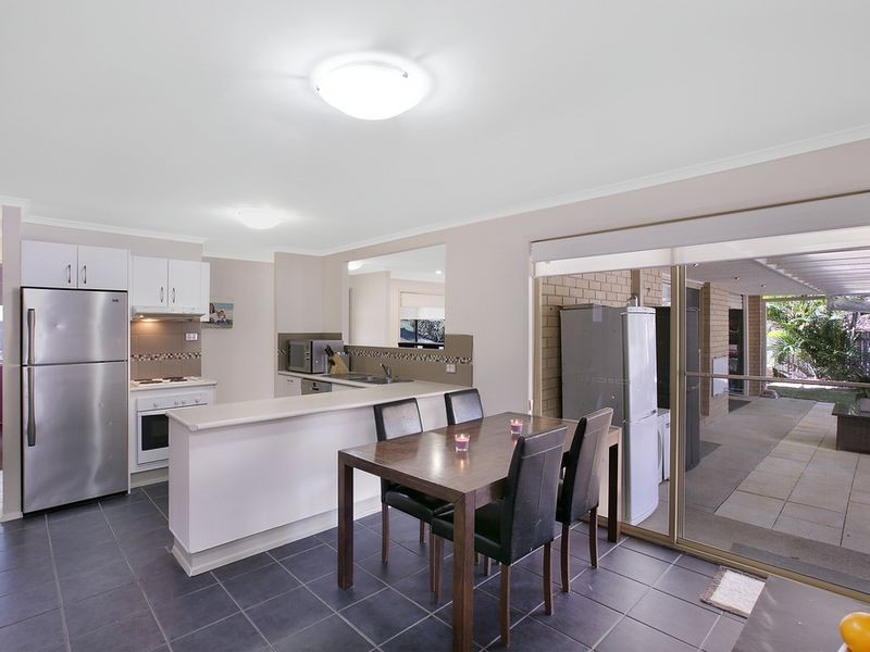 11 Issell Place, Highland Park QLD 4211