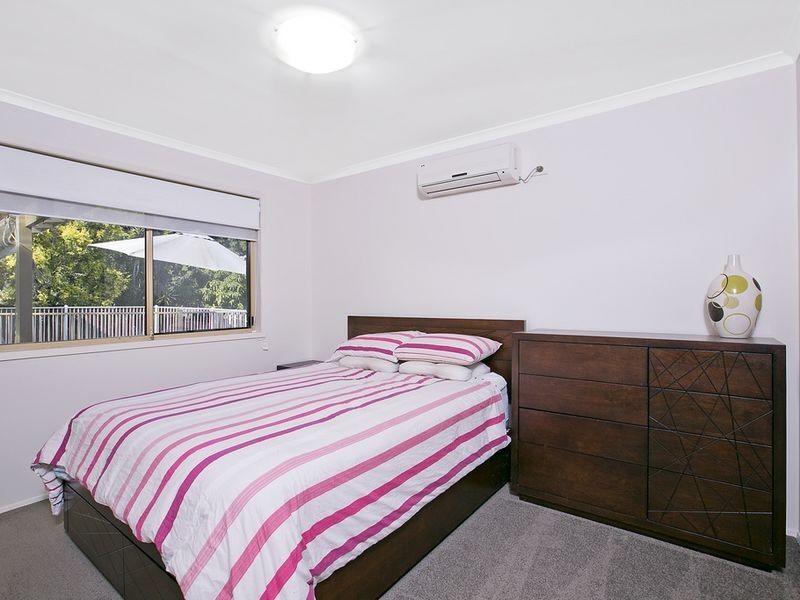 11 Issell Place, Highland Park QLD 4211