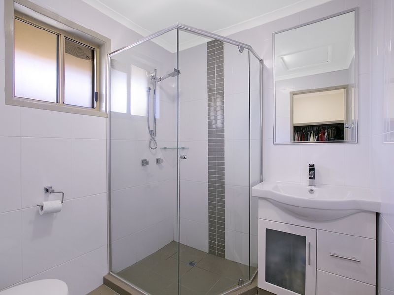 11 Issell Place, Highland Park QLD 4211