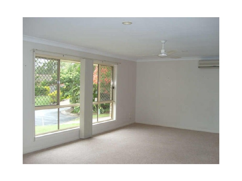 33 Glengarry Close, Highland Park QLD 4211