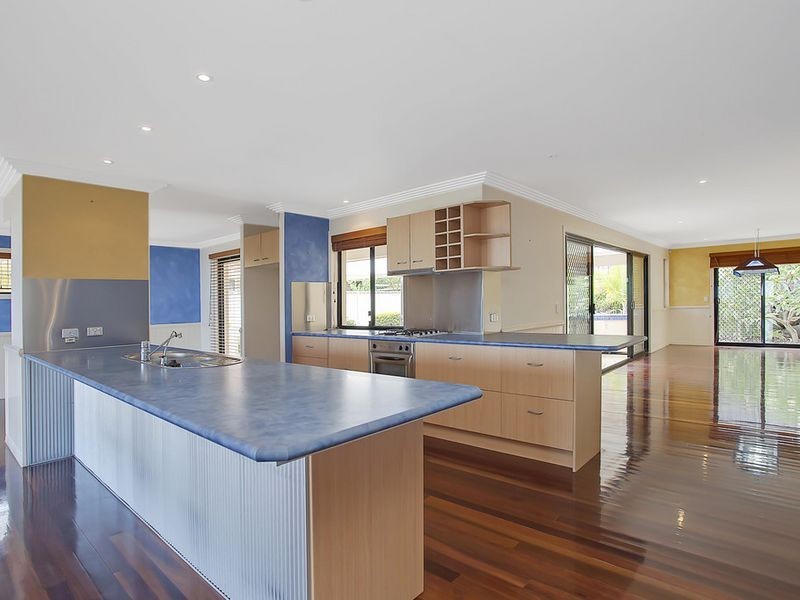 4 Galleria Court, Highland Park QLD 4211