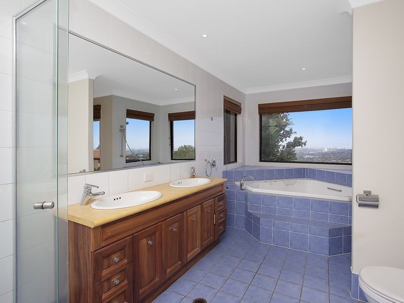 4 Galleria Court, Highland Park QLD 4211