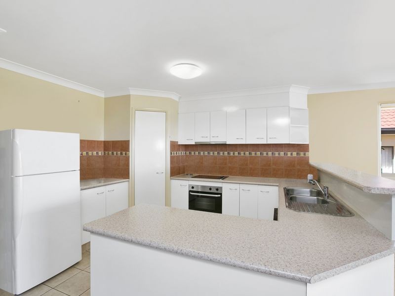 2/68 Kincaid Drive, Highland Park QLD 4211