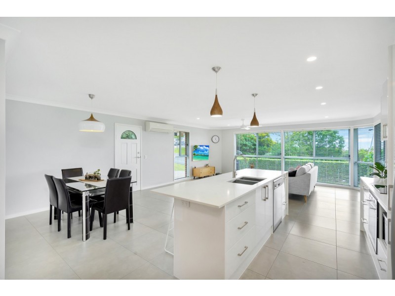 15 Renfrew Drive, Highland Park QLD 4211