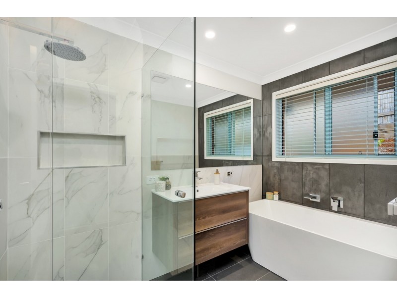 15 Renfrew Drive, Highland Park QLD 4211