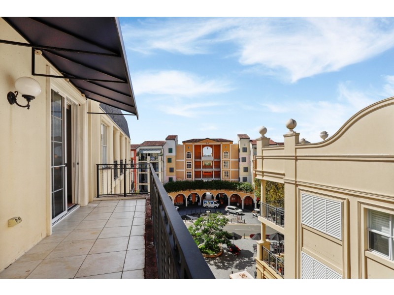 2043/3029 The Boulevard Emerald Lakes, Carrara QLD 4211