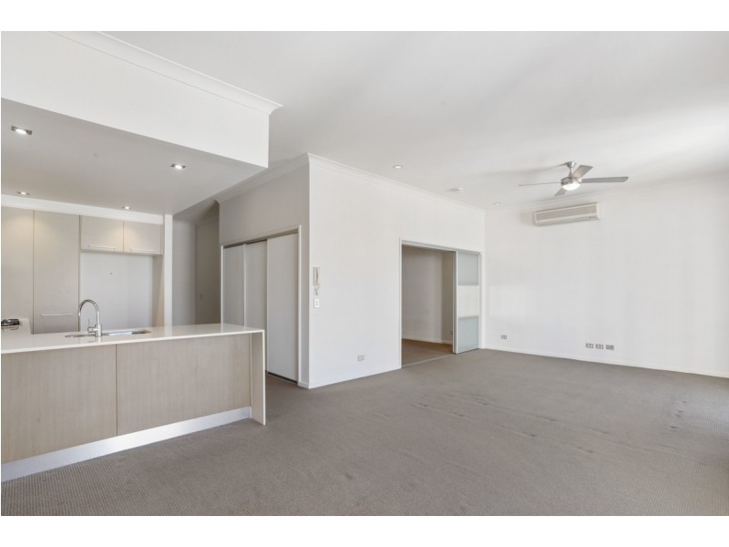 2043/3029 The Boulevard Emerald Lakes, Carrara QLD 4211