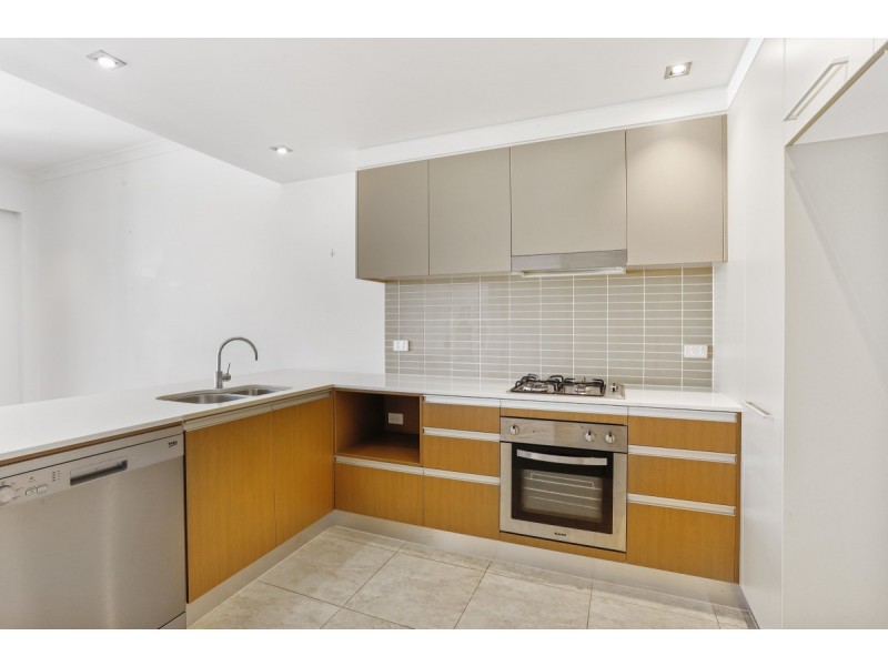 2043/3029 The Boulevard Emerald Lakes, Carrara QLD 4211