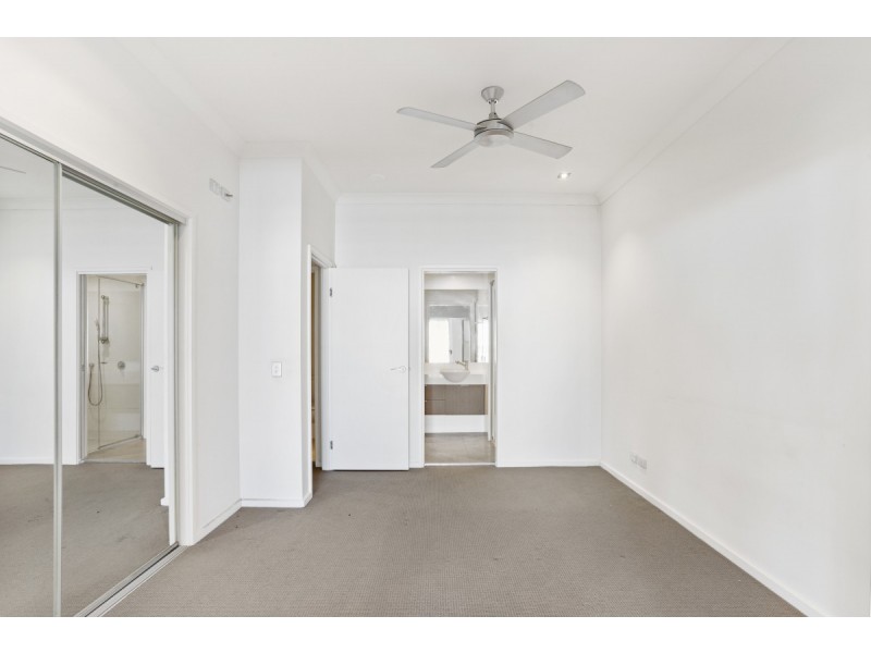 2043/3029 The Boulevard Emerald Lakes, Carrara QLD 4211