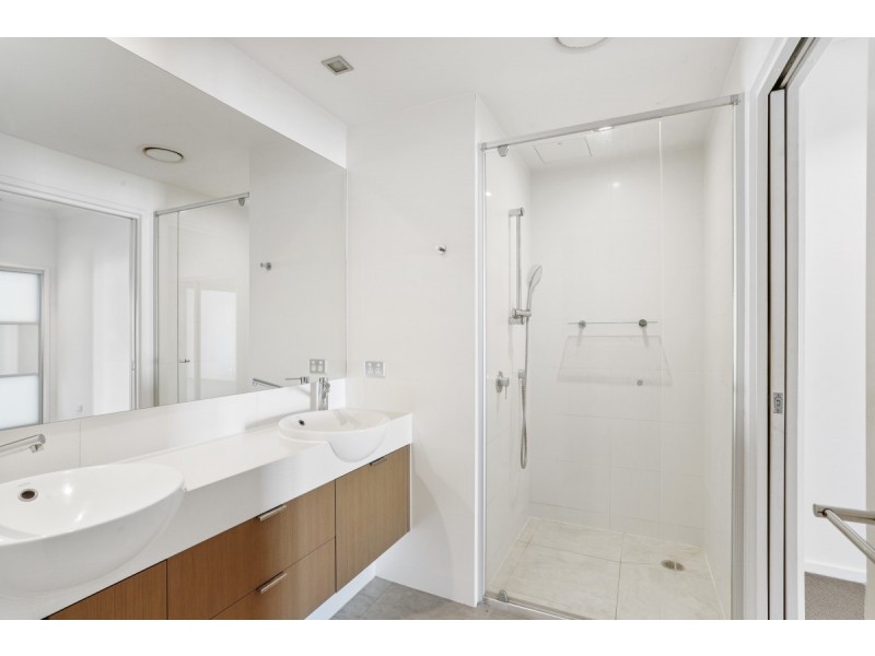 2043/3029 The Boulevard Emerald Lakes, Carrara QLD 4211