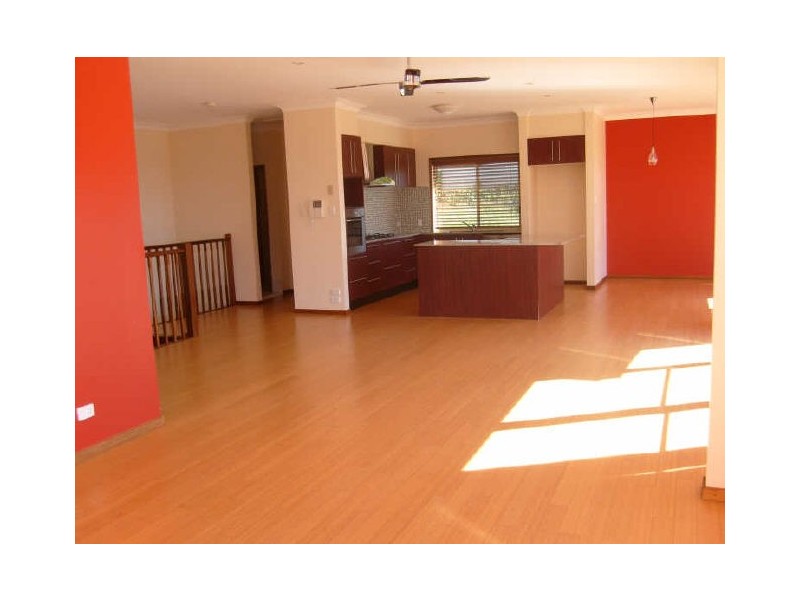 7 Chevron Rise, Highland Park QLD 4211