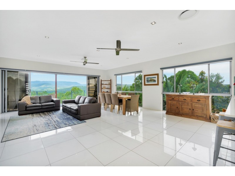 52 Tara Vista Boulevard, Highland Park QLD 4211