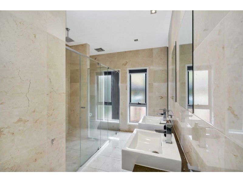 52 Tara Vista Boulevard, Highland Park QLD 4211