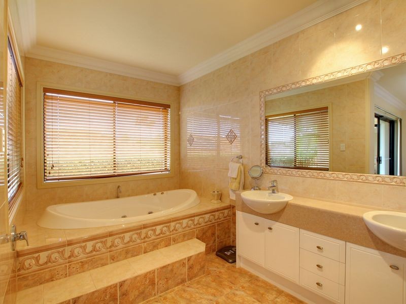 24 Marriott Way, Highland Park QLD 4211