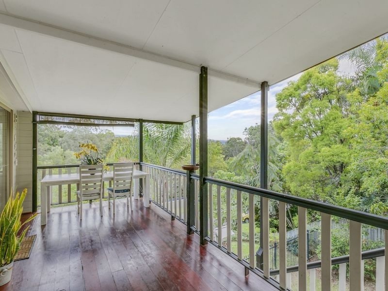 16 Stonehaven Place, Highland Park QLD 4211