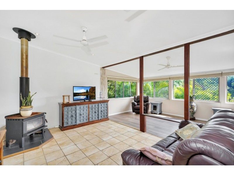 16 Stonehaven Place, Highland Park QLD 4211