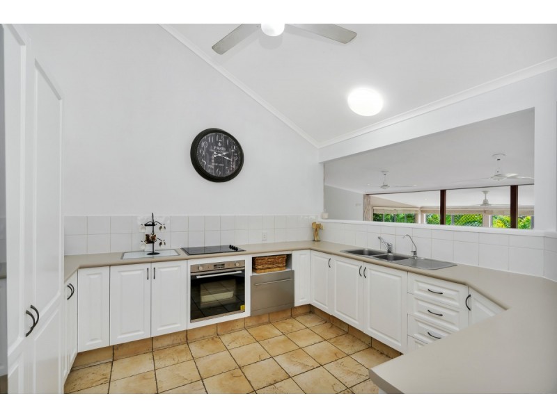 16 Stonehaven Place, Highland Park QLD 4211