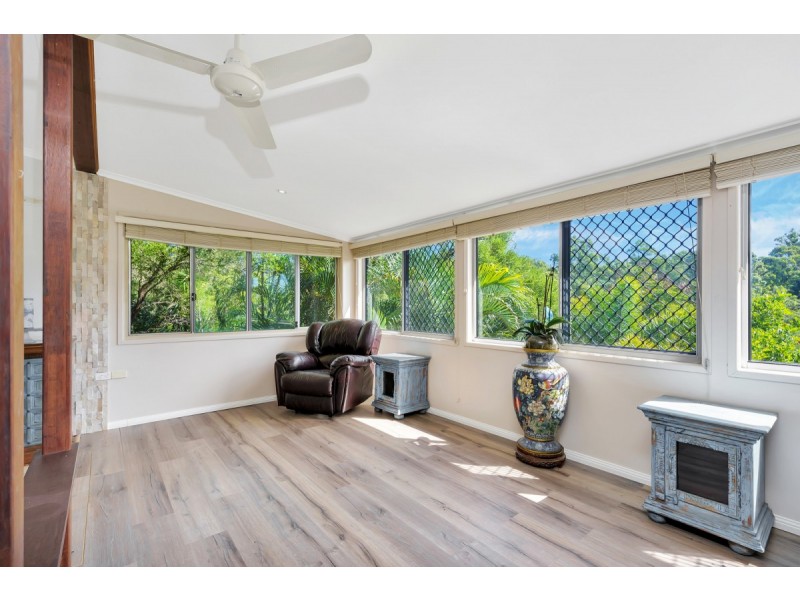 16 Stonehaven Place, Highland Park QLD 4211