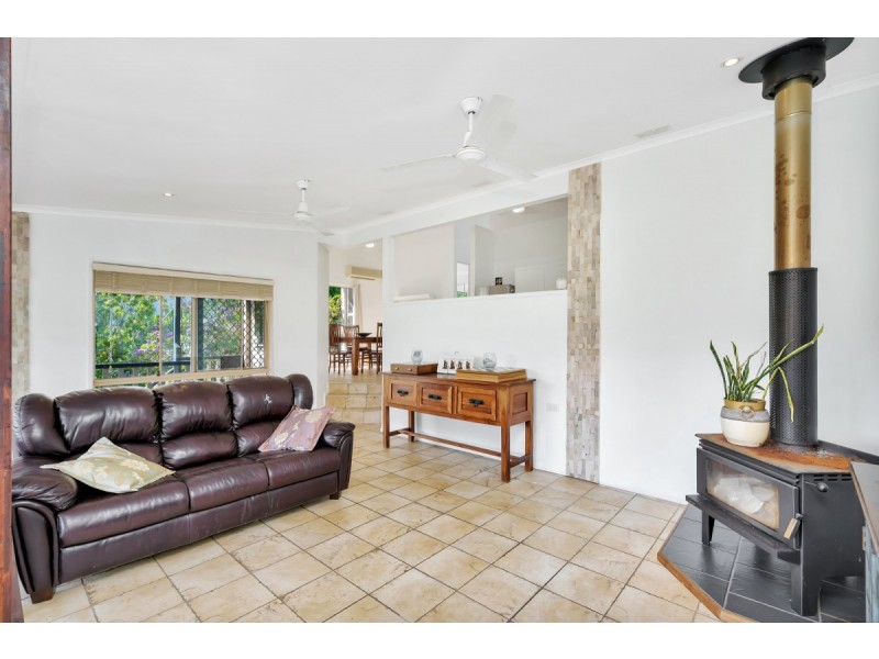 16 Stonehaven Place, Highland Park QLD 4211