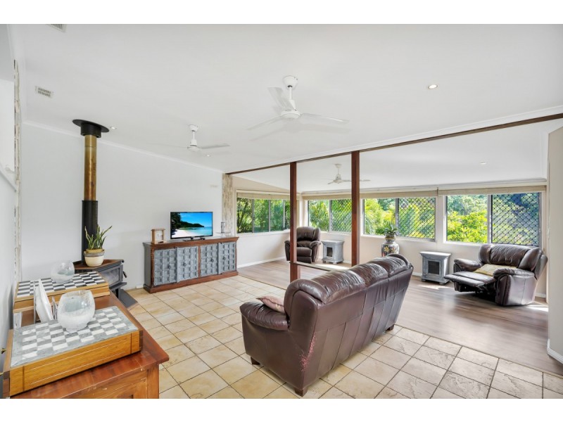 16 Stonehaven Place, Highland Park QLD 4211