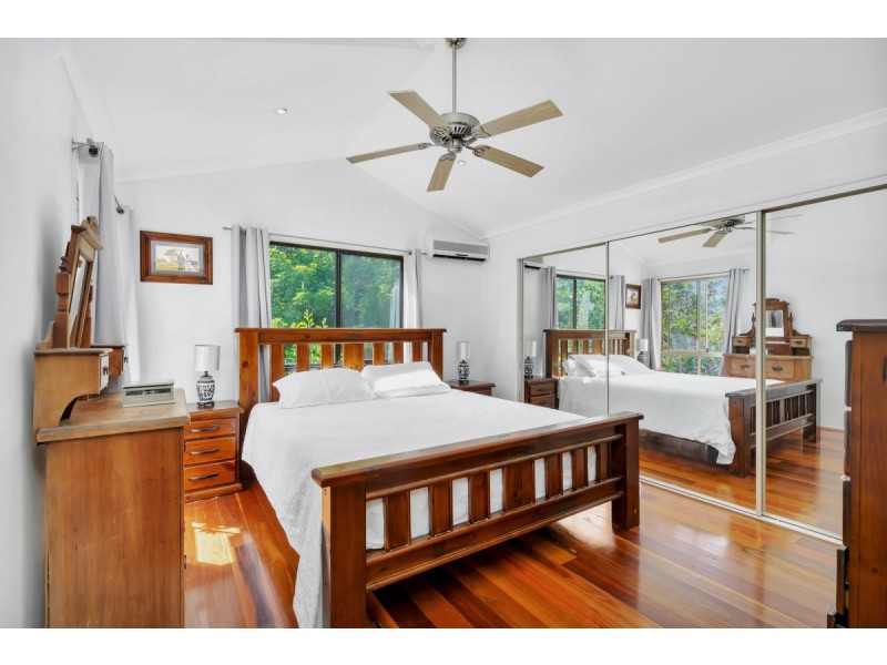 16 Stonehaven Place, Highland Park QLD 4211