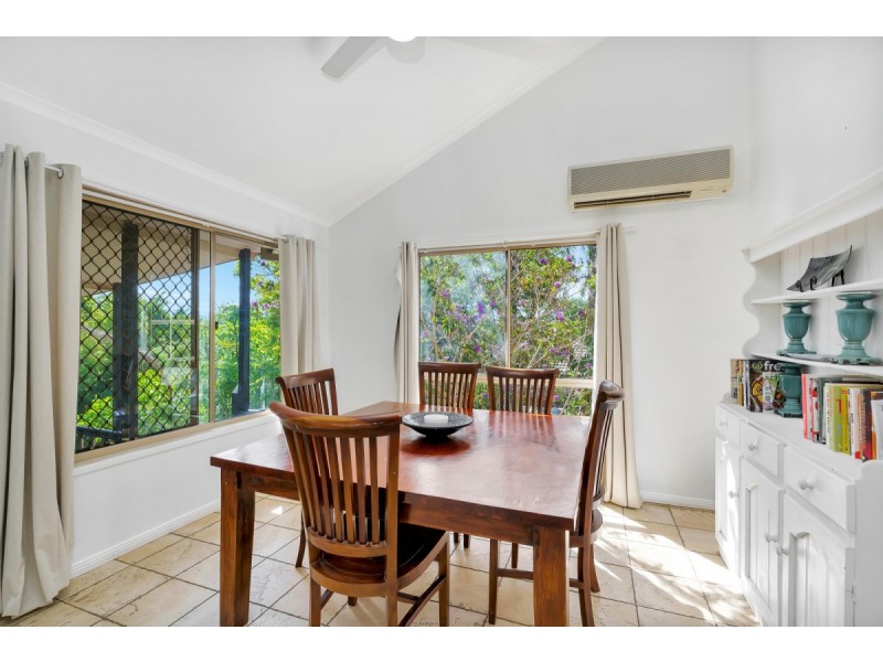 16 Stonehaven Place, Highland Park QLD 4211