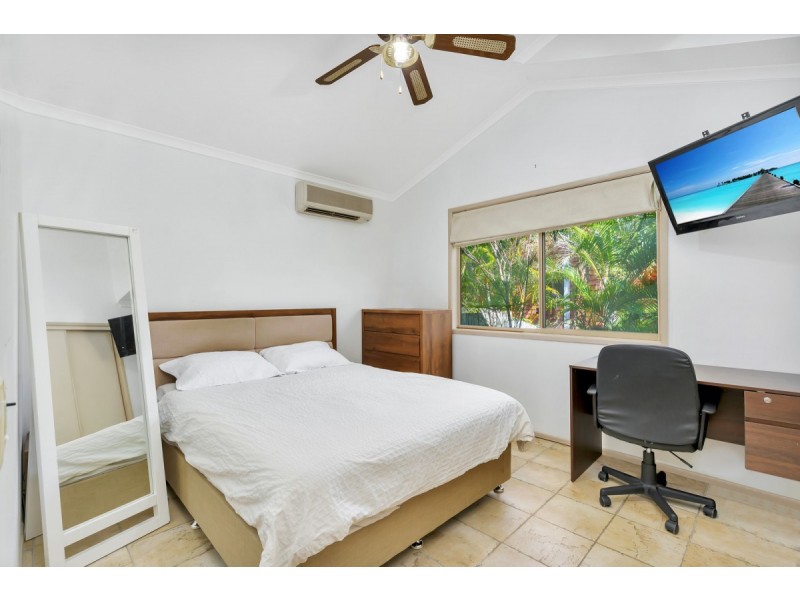 16 Stonehaven Place, Highland Park QLD 4211