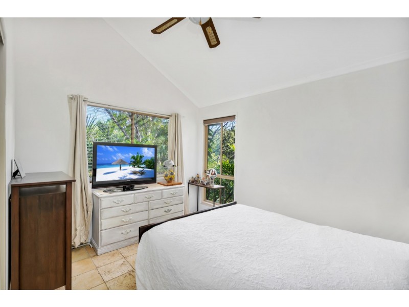 16 Stonehaven Place, Highland Park QLD 4211