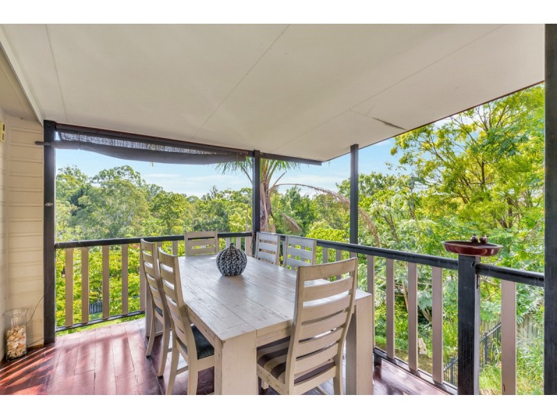 16 Stonehaven Place, Highland Park QLD 4211