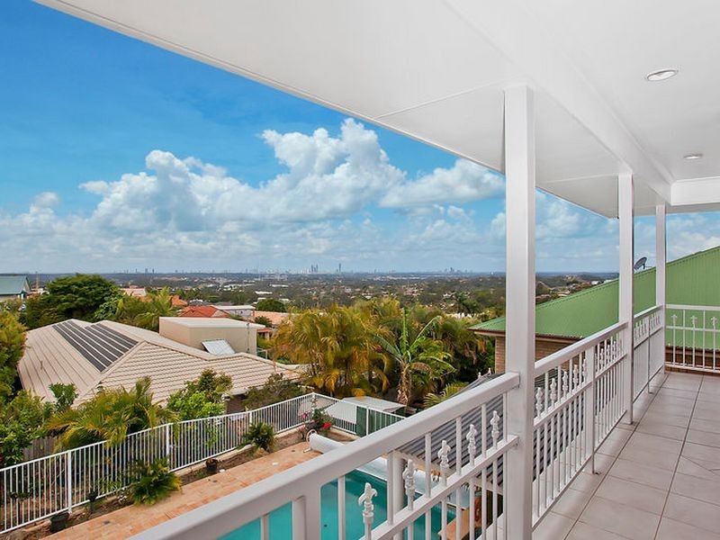 12 Trafalgar Street, Highland Park QLD 4211