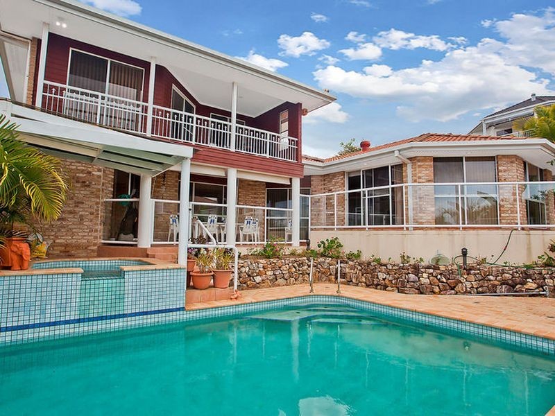 12 Trafalgar Street, Highland Park QLD 4211
