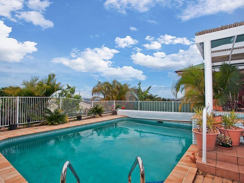 12 Trafalgar Street, Highland Park QLD 4211