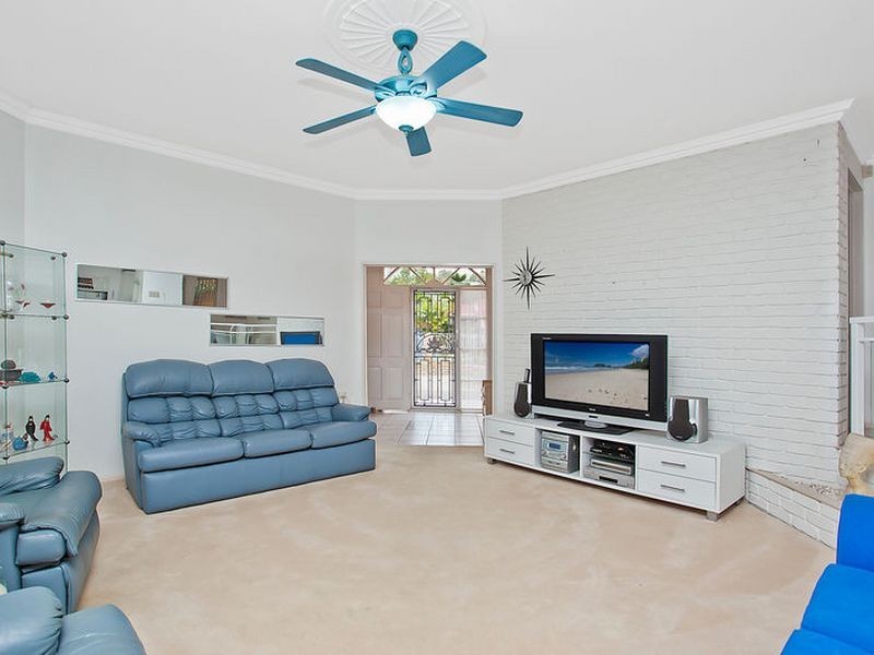 12 Trafalgar Street, Highland Park QLD 4211