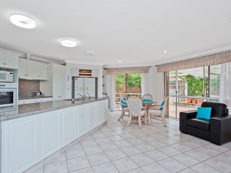12 Trafalgar Street, Highland Park QLD 4211