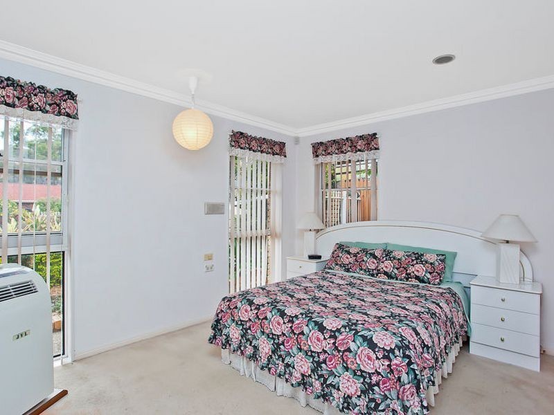 12 Trafalgar Street, Highland Park QLD 4211
