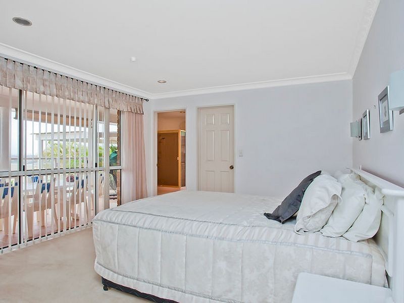 12 Trafalgar Street, Highland Park QLD 4211