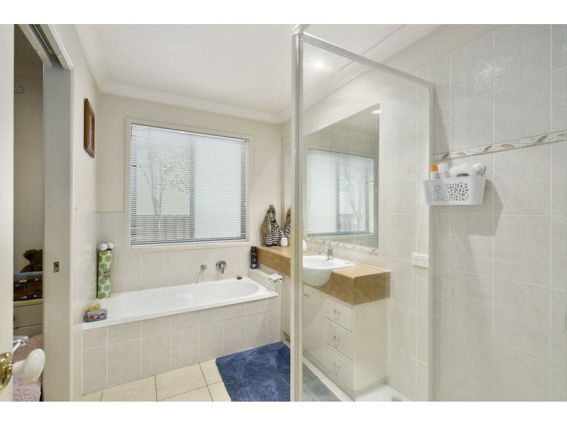 13 Rhiannon Drive, Ashmore QLD 4214