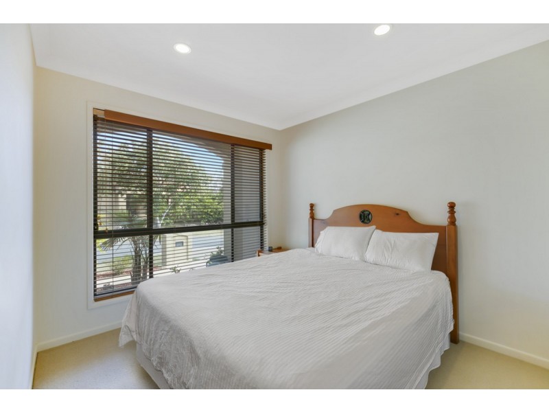 13 Rhiannon Drive, Ashmore QLD 4214