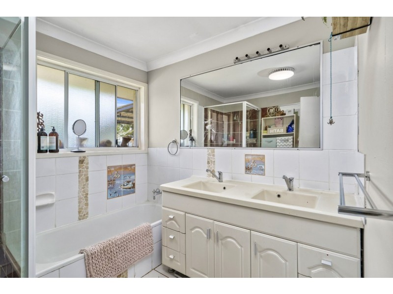 5 Solomon Court, Carrara QLD 4211