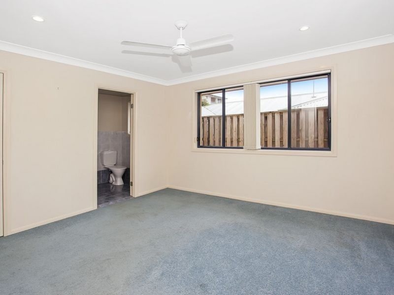 16 Bonner Court, Pacific Pines QLD 4211